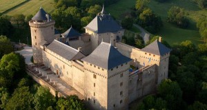 Le château de Malbrouck renaît de ses ruines