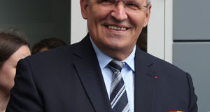 Patrick Weiten , président du conseil départemental de la Moselle <p>« <em> Acal doit tutoyer quatre pays différents </em>» </p>