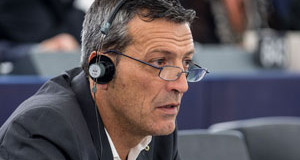 Édouard Martin, député européen social-démocrate du Grand Est<p>« <em>L’accès de la Chine au statut d’économie de marché menacerait 3 à 4 millions d’emplois en Europe</em> »</p>