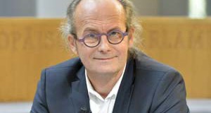 Claude Turmes, eurodéputé écologiste luxembourgeois<p>« <em>Il faut se mettre autour d’une table pour aborder la question du démantèlement </em>» </p>