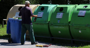Les particuliers encouragés à recycler leurs vieux papiers grâce au doublement du parc de conteneurs